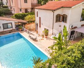 Villa mq 150 su lotto di mq 400 con Piscina