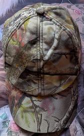 Cappello mimetico con cinturino posteriore