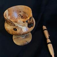 bicchiere in legno di olivo