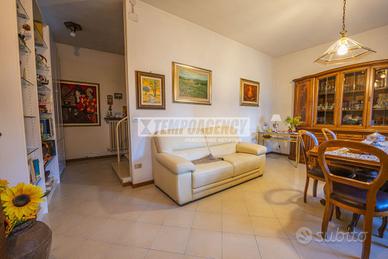 Corridonia casa a schiera indipendente con corte e