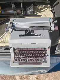 macchina da scrivere Olivetti linea 88