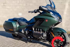 Honda GL 1800 Gold Wing BAGGER DCT