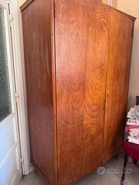 Armadio in legno cassetti e specchio