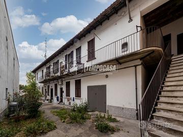 Ampia soluzione senza spese con spazioso box ed ar