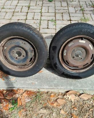 2 gomme 155/70 R13 75T con cerchi in ferro