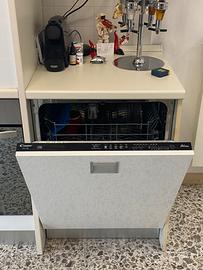 Cucina monoblocco con ante scomparsa