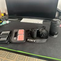 Sony ZV-E10 + lenti + batterie