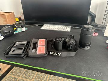 Sony ZV-E10 + lenti + batterie