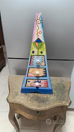 Portagioie a piramide in legno dipinto a mano