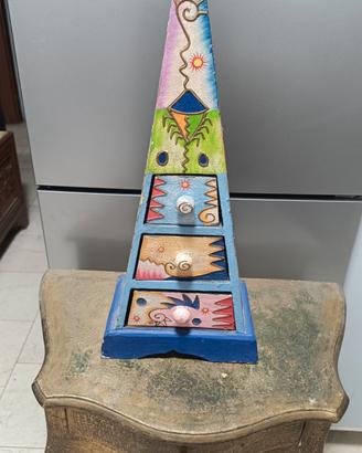 Portagioie a piramide in legno dipinto a mano