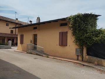 Casa indipendente + deposito + garage a Santa Mari
