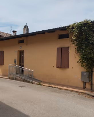 Casa indipendente + deposito + garage a Santa Mari