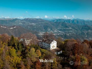 Villa di 1660 m² a Carenno
