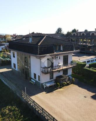 BIFAMILIARE A LEINÌ