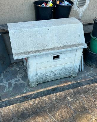 OMAGGIO CUCCIA PER CANI DA ESTERNO IN CEMENTO