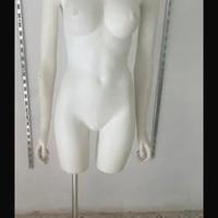 Manichino in vetroresina donna