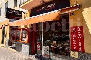 Locale commerciale doppia vetrina