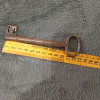 Antica chiave in ferro battuto forgiato a mano

