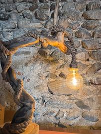 LAMPADA IN LEGNO E CORDA