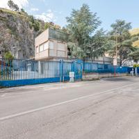 Capannone industriale con ufficio annesso a Baida