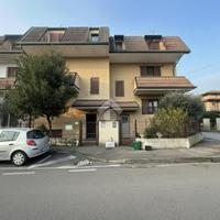 VILLA A SCHIERA A LISSONE
