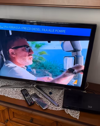 4 tv HD led 40 - 28 - 24 - 19 pollici