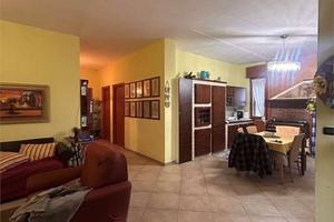 Appartamento di 135 m² con più di 5 locali e posto
