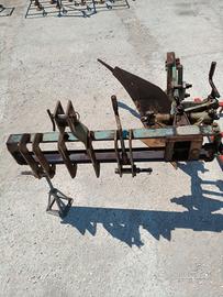 Aratro mono vomeri regolabile