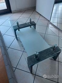 Tavolino basso in vetro per sala
