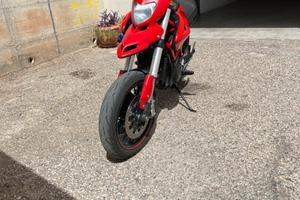 Hypermotard 796