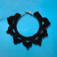 Orecchini a uncinetto neri