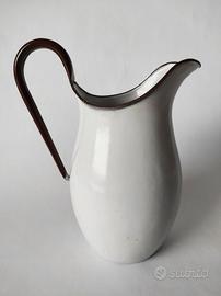 Brocca in ferro smaltato bianco