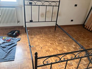 letto in ferro con rete a doghe 1,25 x 1,90
