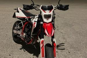 SWM SM 125 R (2023) - Accessoriata e Perfetta -
