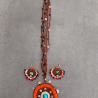 Collana con orecchini 