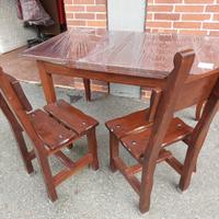 tavolo in legno con 4 sedie