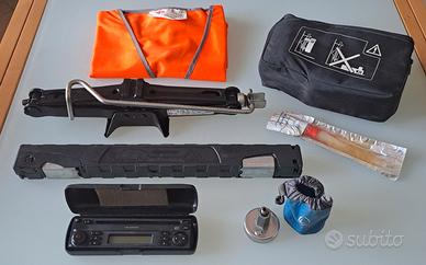 KIT EMERGENZA AUTO DACIA SANDERO 1° VERSIONE