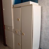 mobili bianchi da bagno