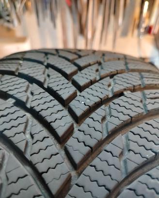 Gomme invernali 215/55 R17 98V  dot 0422