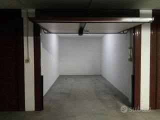 VIA OLIMPIA.R.Emilia -garage