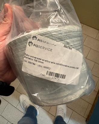 Tubo scarico aria condizionata.