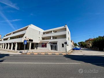 SPAZIO COMMERCIALE DI PRESTIGIO IN CENTRO: inve...