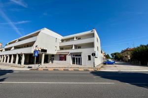 SPAZIO COMMERCIALE DI PRESTIGIO IN CENTRO: inve...