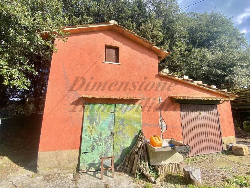 Rustico / Casale di 200 m² con più di 5 locali a P - Altro