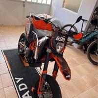 KTM 690 smc-r 2010