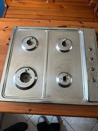 piano cottura fornelli a gas puliti da sgombero