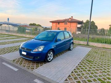 Ford Fiesta 1.2 benzina Titanium neopatentati