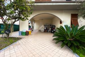 CASA SEMINDIPENDENTE A MASSA