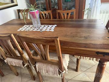 Tavolo e sedie in legno massiccio della Fillandia.