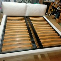 Letto matrimoniale  in pelle bianca